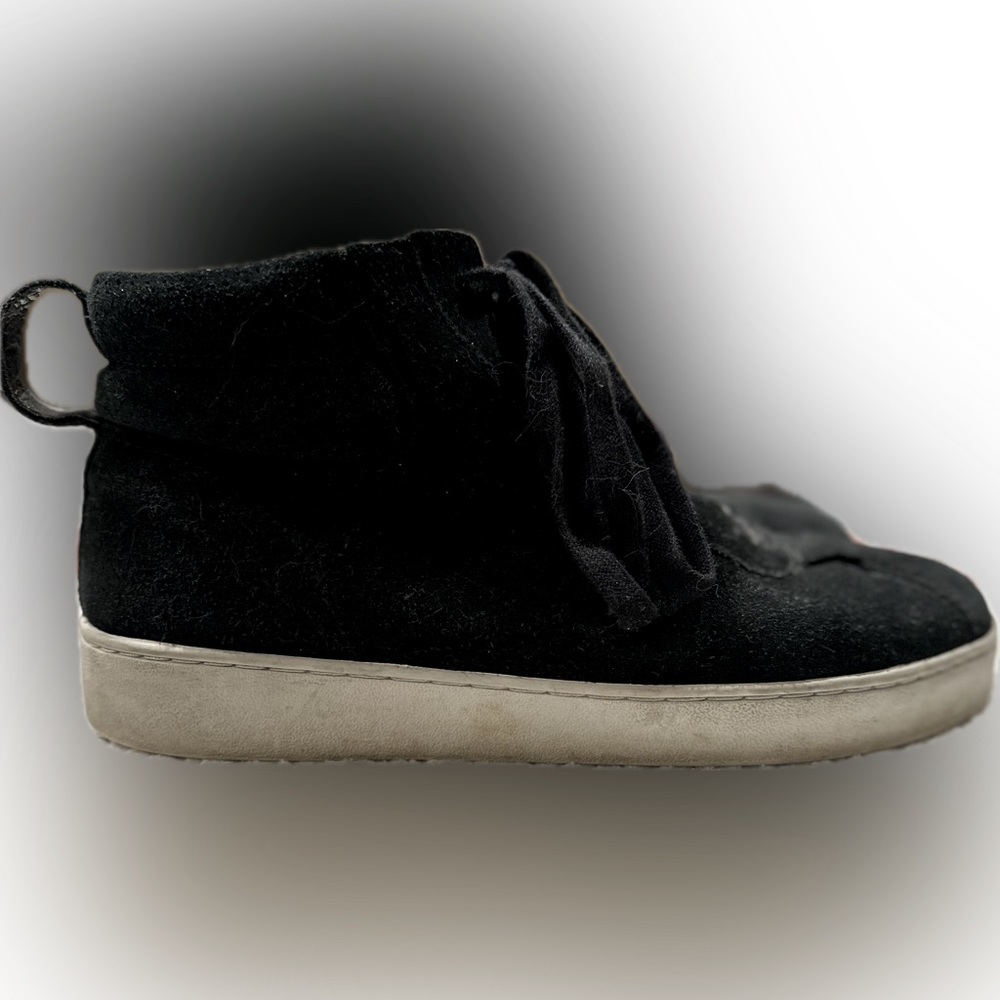 Vionic Suede Sneaker - Picture 2 of 4